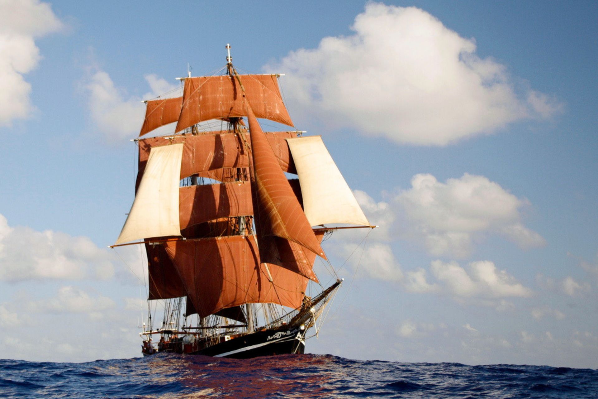 Build an 18th-century brigantine to travel the world with friends